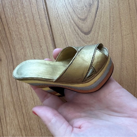 Vintage Just The Right Shoe Collection: Platforms - Picture 3 of 10